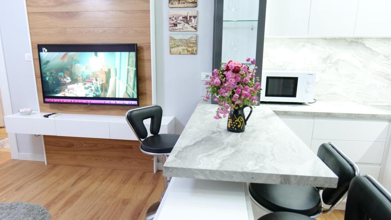 City Center Apartment Niko 04 Tirana Eksteriør billede