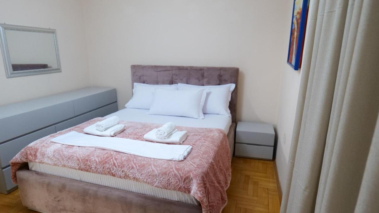 City Center Apartment Niko 04 Tirana Eksteriør billede